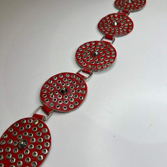 Designer unknown 1960s vintage disco style red leather and grommet belt. - Picture 2 of 5